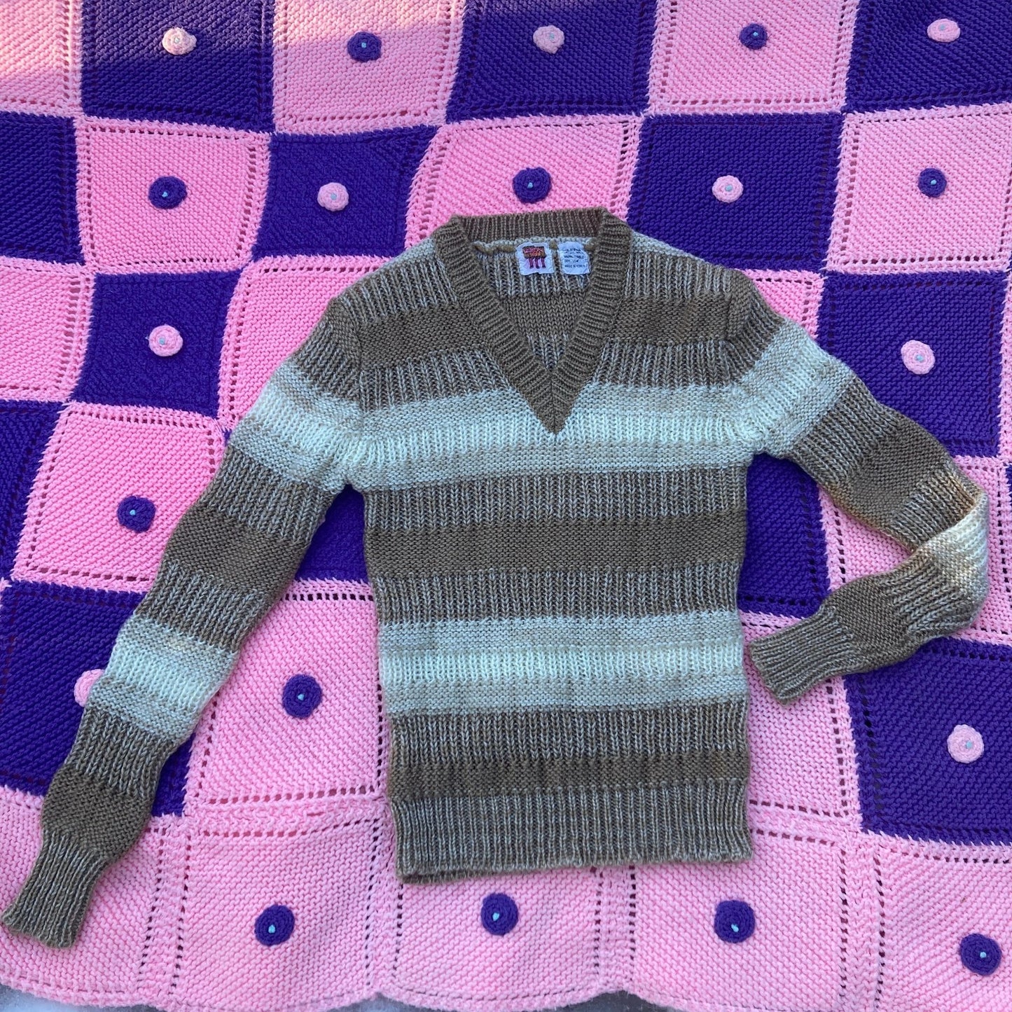 Vintage 70s sweater  | XS - S |oat meal  v neck beige cream striped Three Feet Off