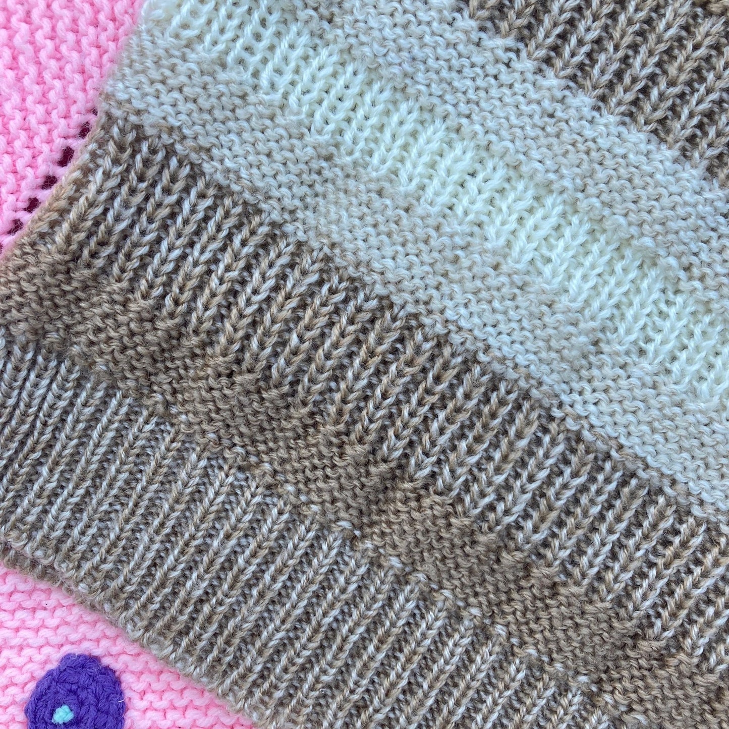 Vintage 70s sweater  | XS - S |oat meal  v neck beige cream striped Three Feet Off