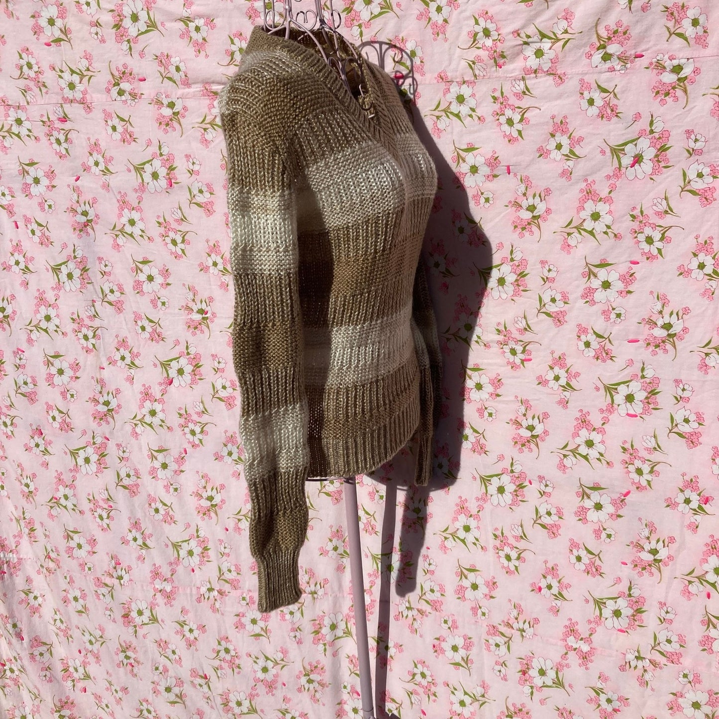 Vintage 70s sweater  | XS - S |oat meal  v neck beige cream striped Three Feet Off