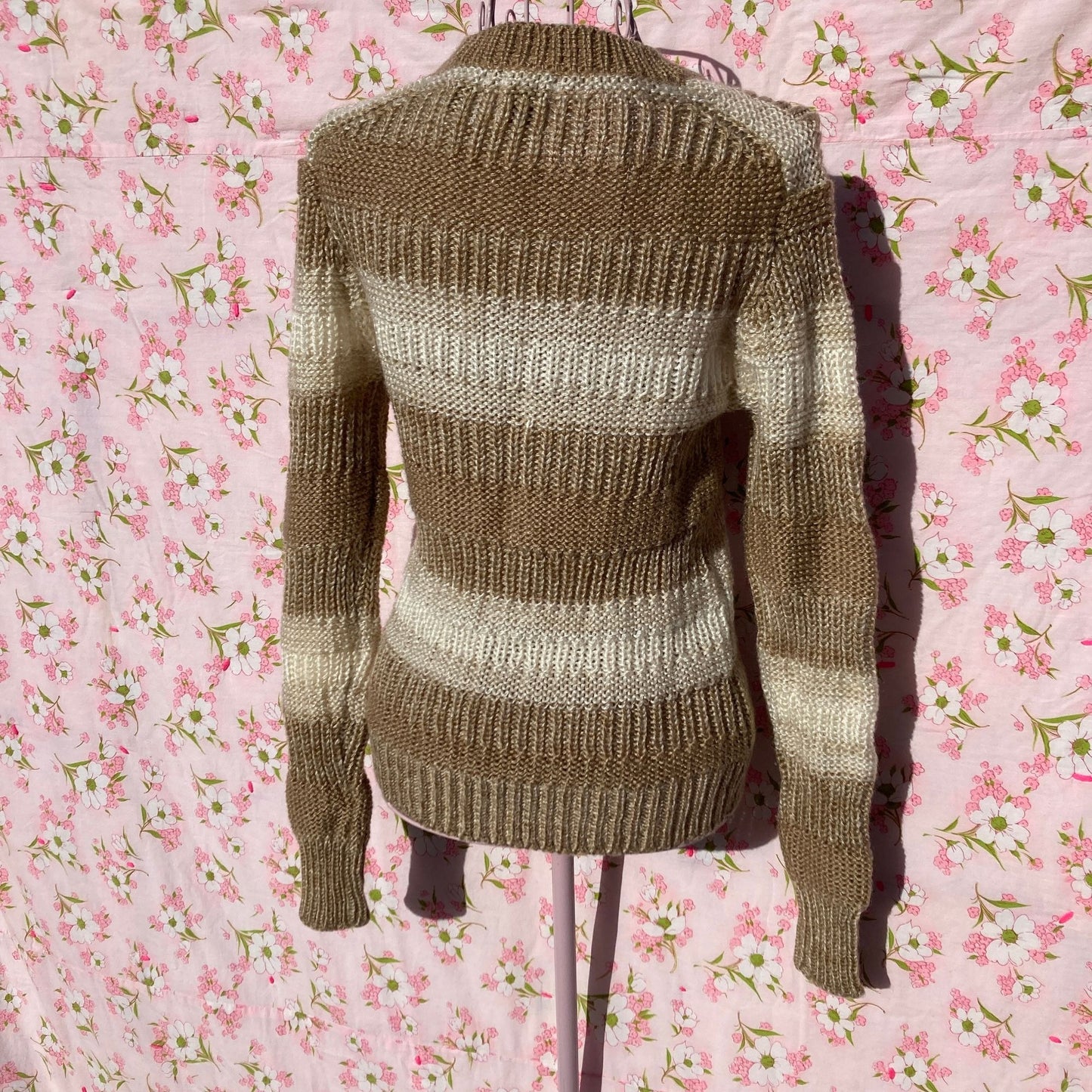 Vintage 70s sweater  | XS - S |oat meal  v neck beige cream striped Three Feet Off