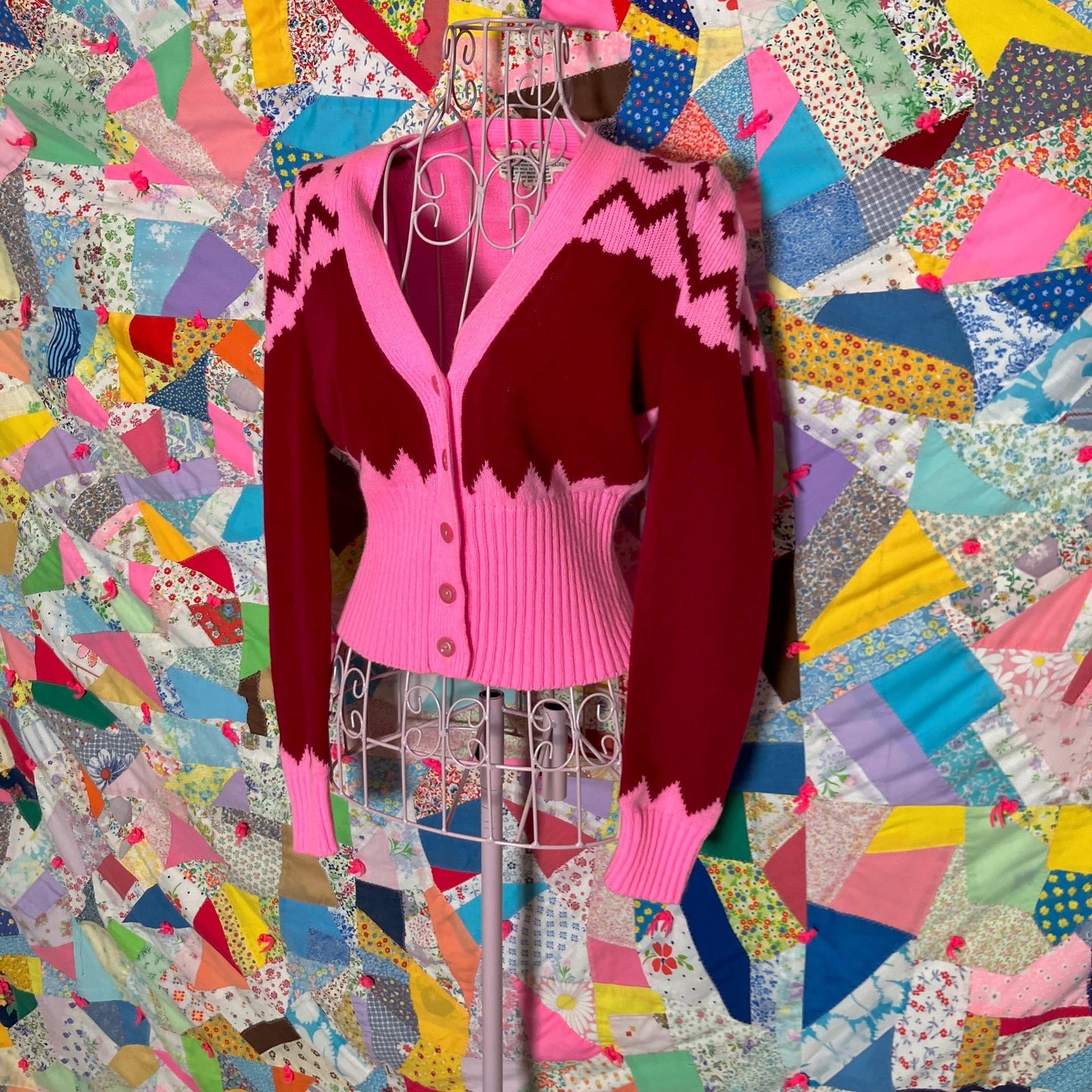 Vintage 70s sweater cardigan XS S chevron bubble gum pink maroon puff sleeve 1970s