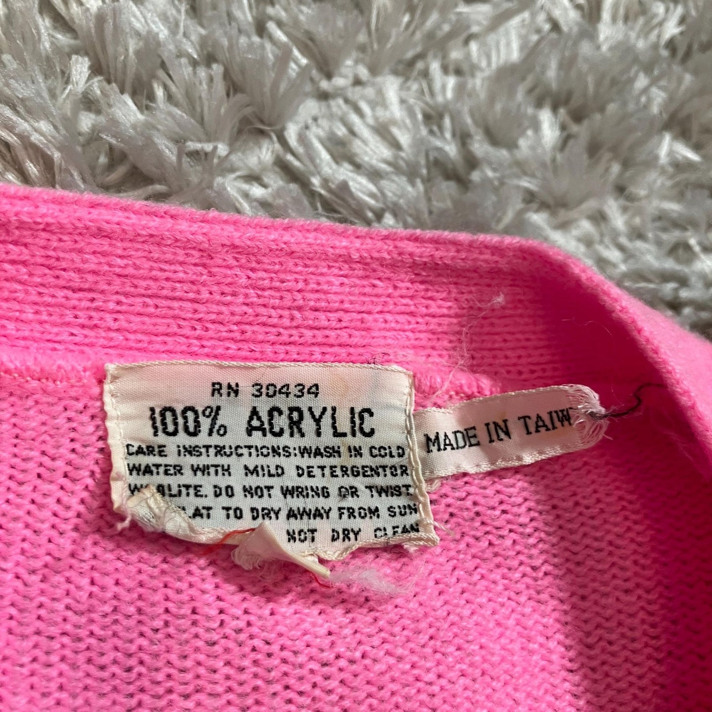 Vintage 70s sweater cardigan XS S chevron bubble gum pink maroon puff sleeve 1970s