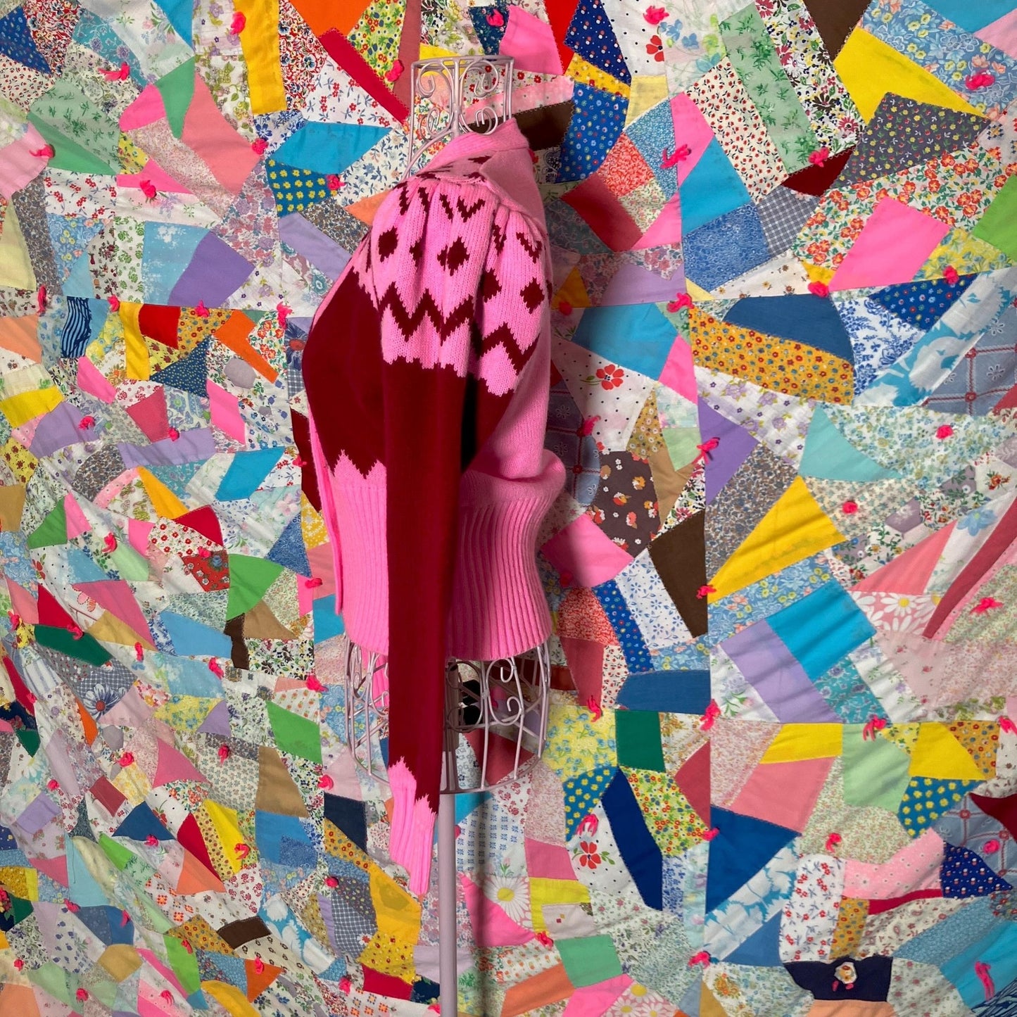 Vintage 70s sweater cardigan XS S chevron bubble gum pink maroon puff sleeve 1970s