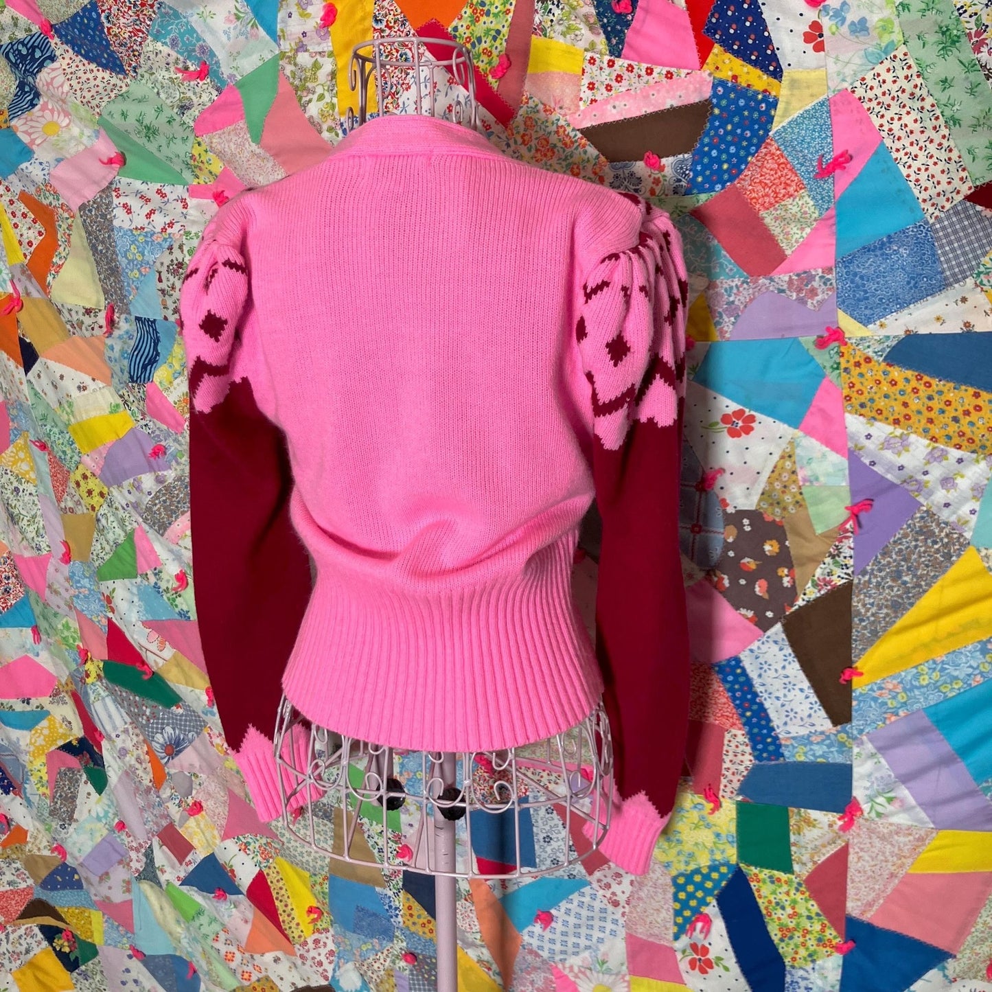 Vintage 70s sweater cardigan XS S chevron bubble gum pink maroon puff sleeve 1970s