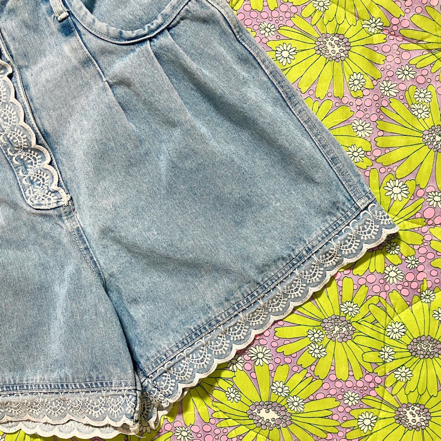 Vintage 90s 28 " - 29 " denim jean shorts high waist waisted 90s 1990s light wash embroidered trim Stefano pleated