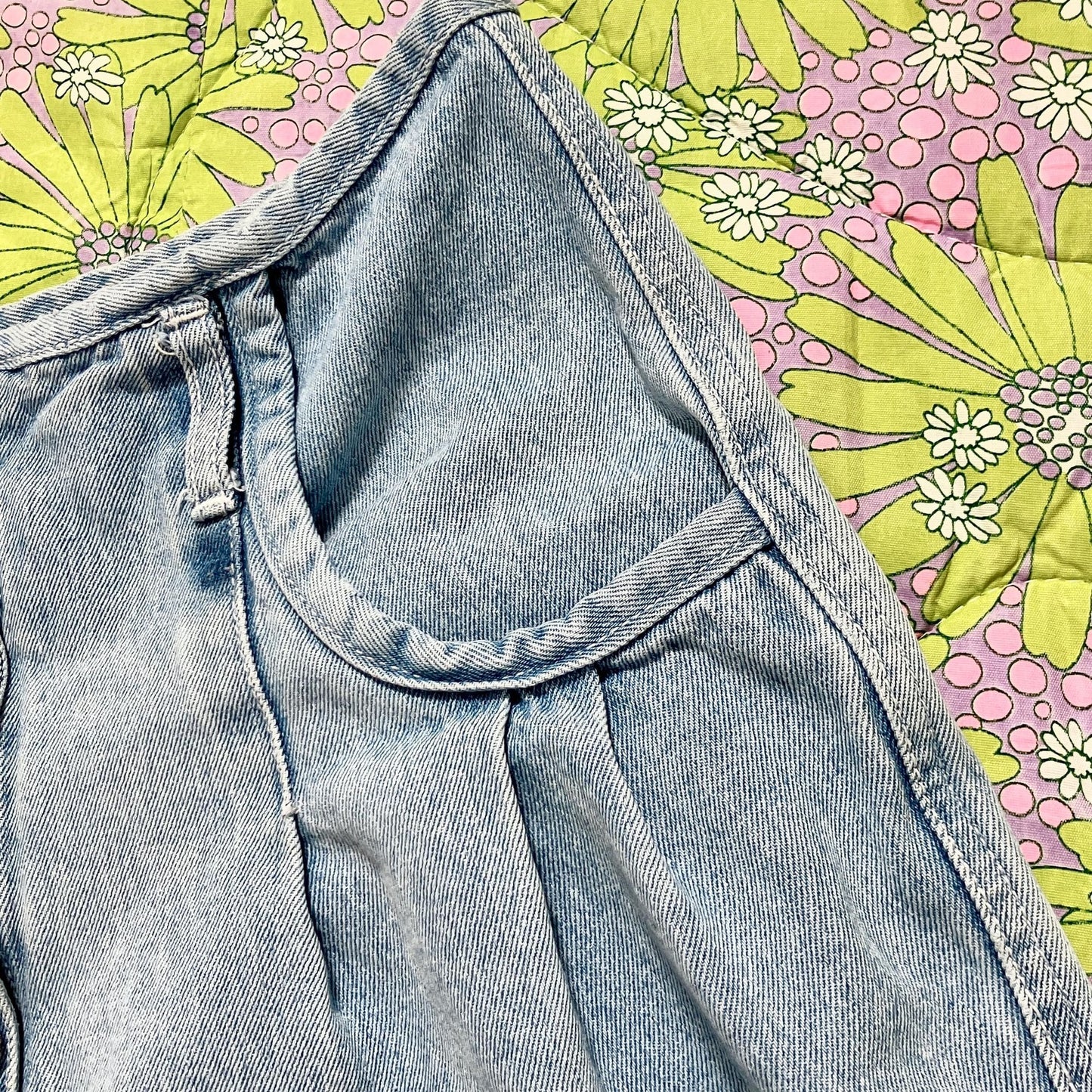 Vintage 90s 28 " - 29 " denim jean shorts high waist waisted 90s 1990s light wash embroidered trim Stefano pleated