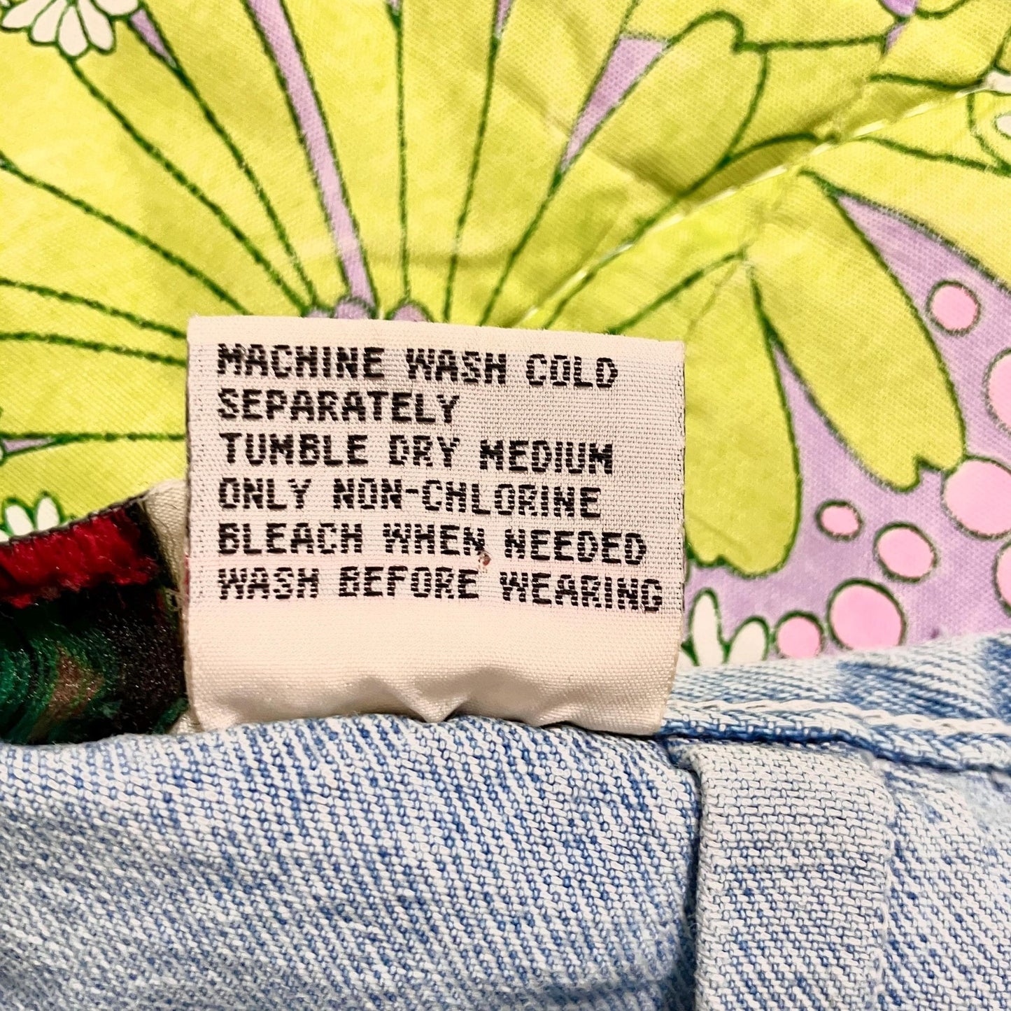 Vintage 90s 28 " - 29 " denim jean shorts high waist waisted 90s 1990s light wash embroidered trim Stefano pleated