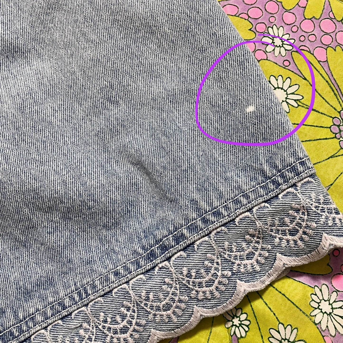 Vintage 90s 28 " - 29 " denim jean shorts high waist waisted 90s 1990s light wash embroidered trim Stefano pleated