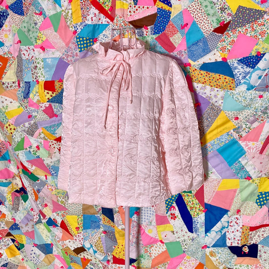 Vintage 50s 60s robe pastel pink reading jacket floral quilted  front closure flowers ruffle Ariel